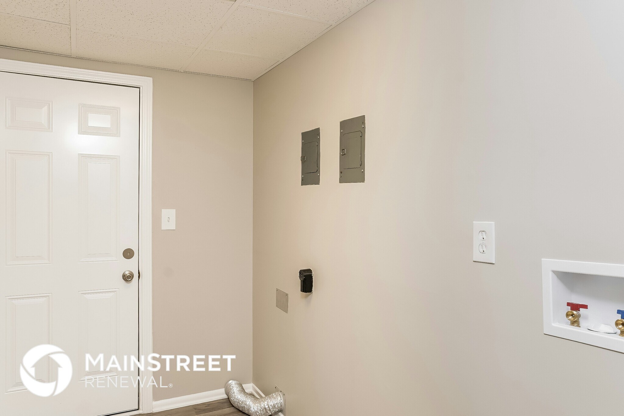 Building Photo - 4010 Sedgewood Ln