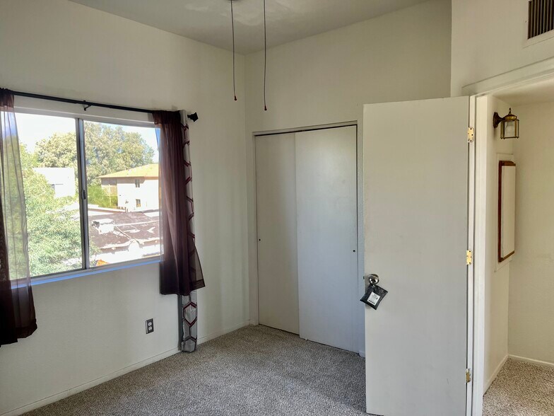 Master Bedroom - 3409 N Fontana Ave