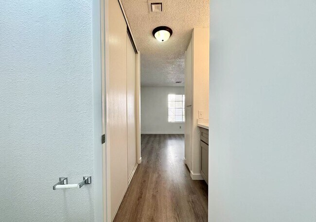 Building Photo - 4724 Nara Vista Way