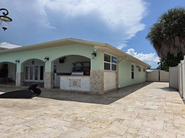 Building Photo - 3927 E Eden Roc Cir