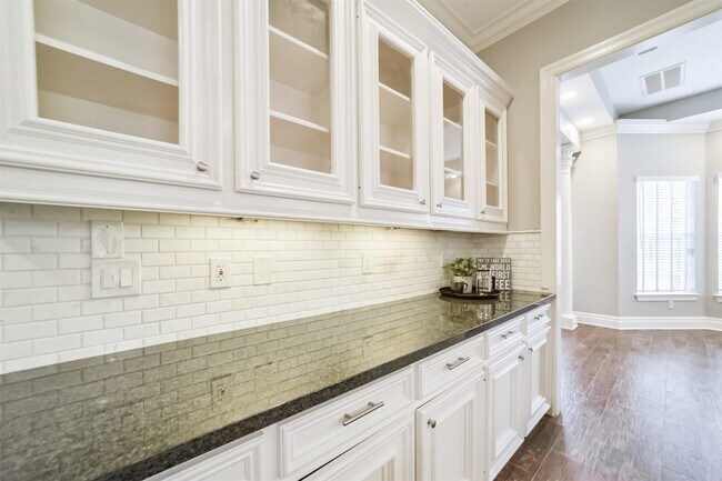 Building Photo - 9660 Fairdale Ln