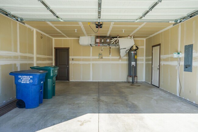 Building Photo - New to the market 3 bedroom 2 bath home.