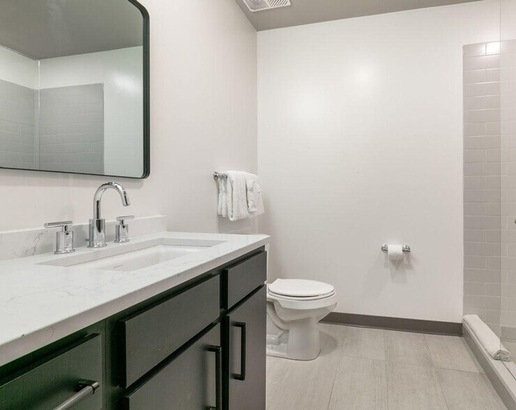 Building Photo - 611 Commerce St