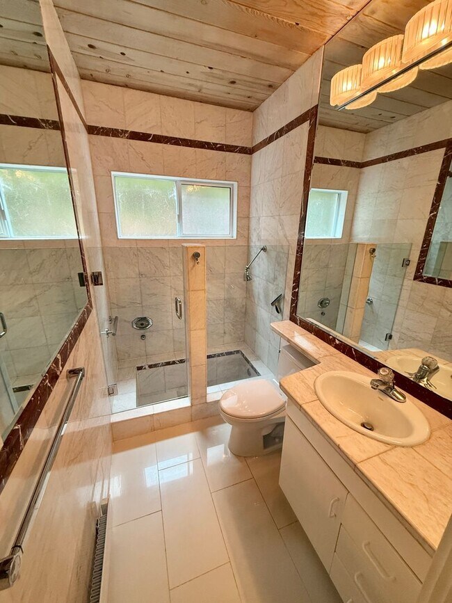 Building Photo - 504 Barone Ln
