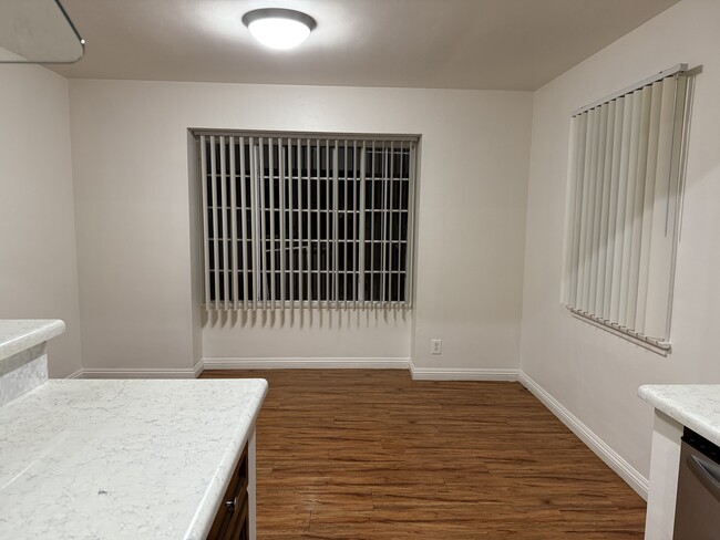 Dining room - 1210 E Lexington Dr