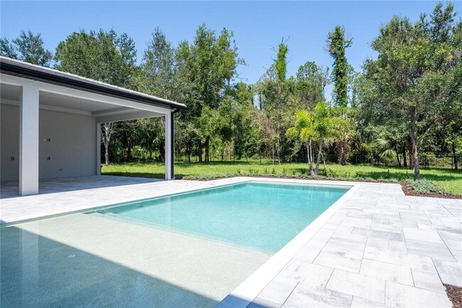 Building Photo - 16044 Pendio Dr