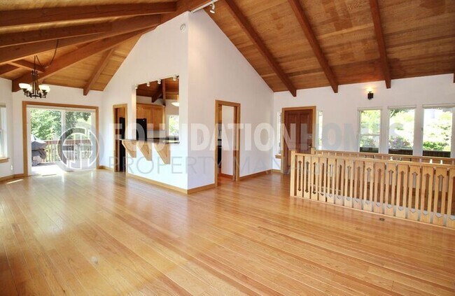 Building Photo - 817 Ridge View Dr.