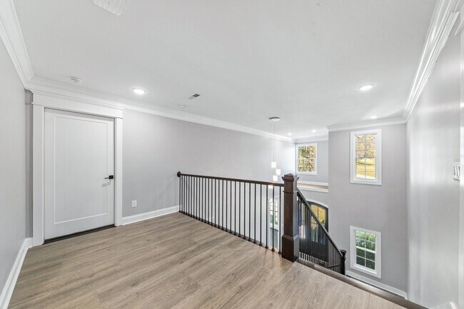 Building Photo - 601 Joyce Ave