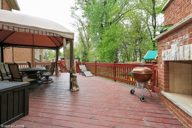 Building Photo - 2323 Douglas Ave