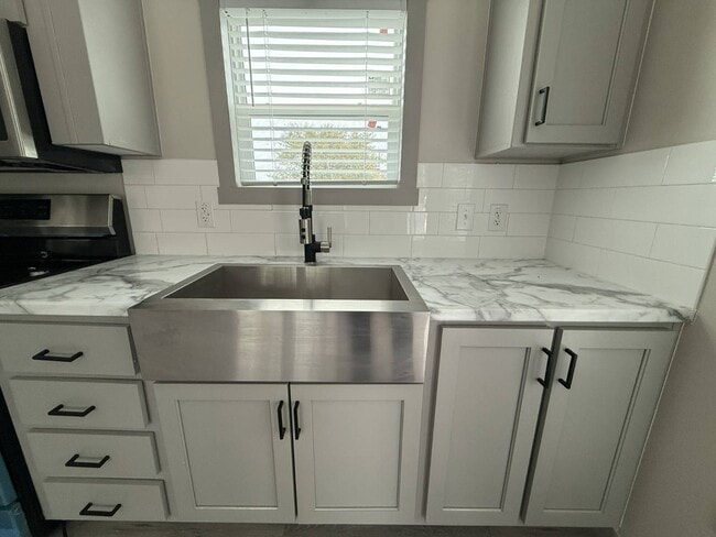 Building Photo - 9 La Posada Cir