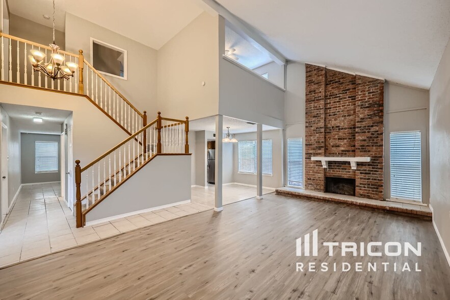 Building Photo - 3305 Castle Dr