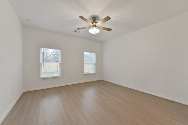 Building Photo - 13602 Pine Dr