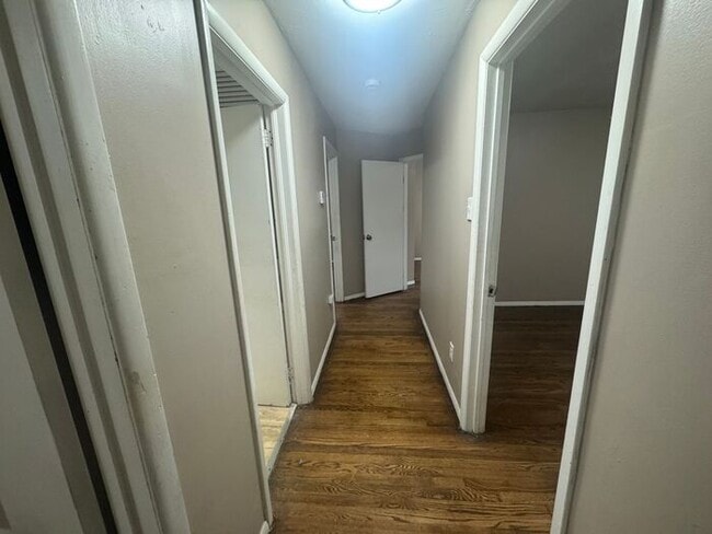 Building Photo - 4 Bed/2 Bath Ranch