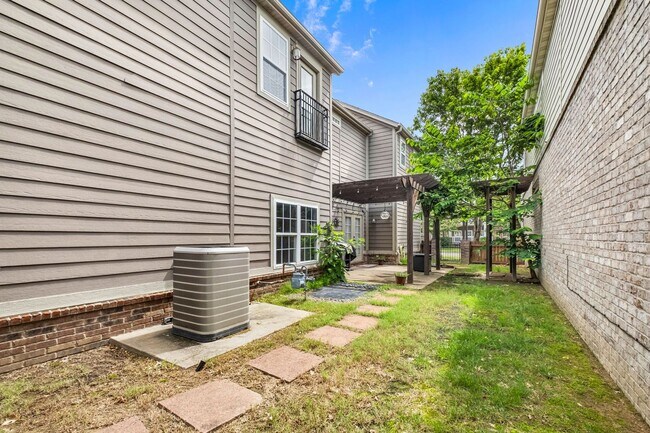 Building Photo - 563 N Tennyson Ln