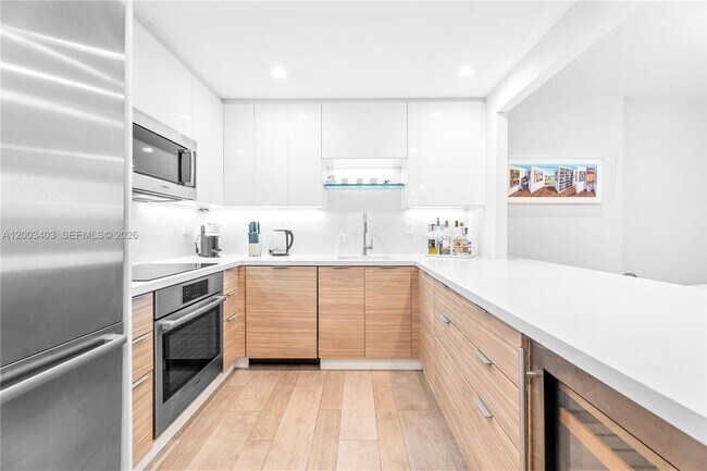 Building Photo - 2301 Collins Ave
