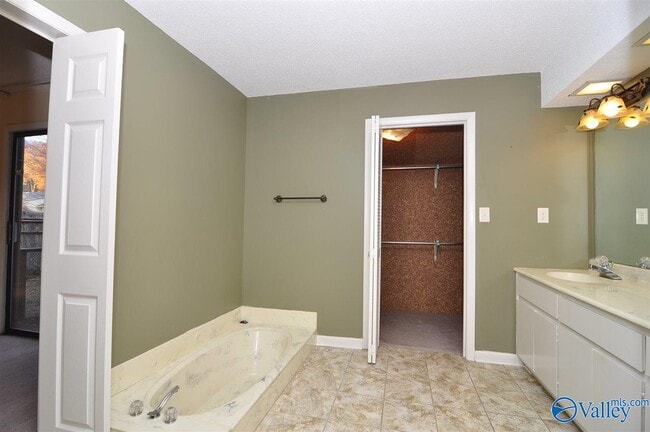 Building Photo - 9405 Hartwick Cir SE