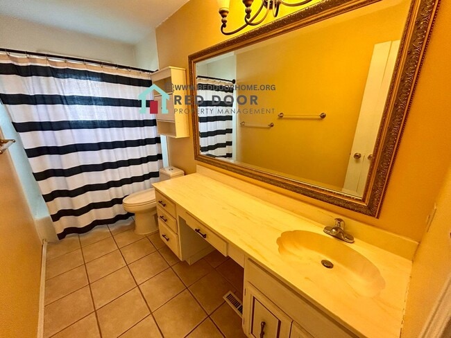 Building Photo - Spacious 5-Bedroom Home with Central Air, Fireplace & Huge Fenced Yard