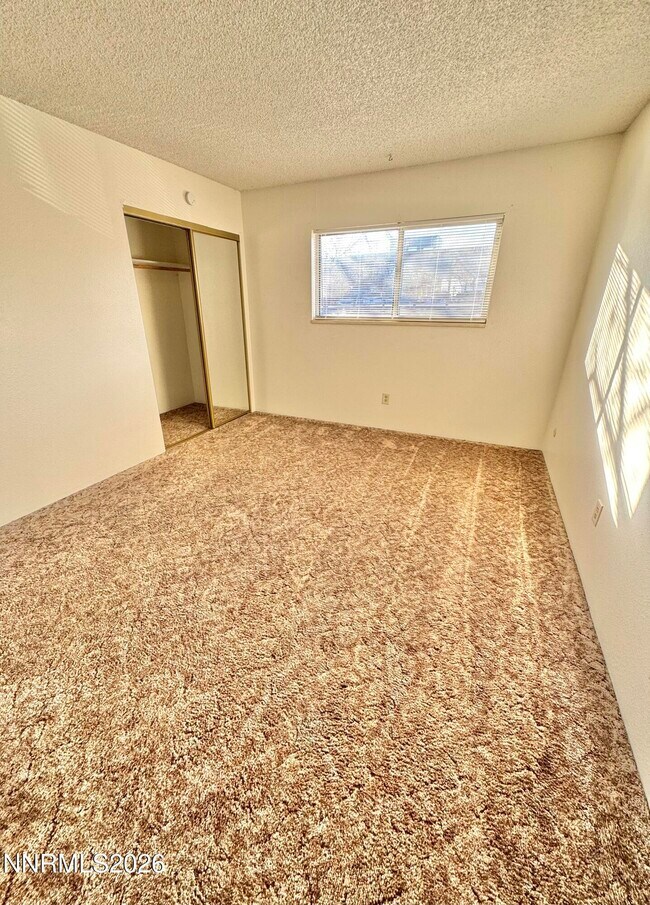 Building Photo - 825 Belli Dr