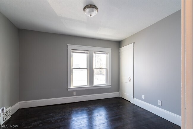 Building Photo - 2970 Edgehill Rd