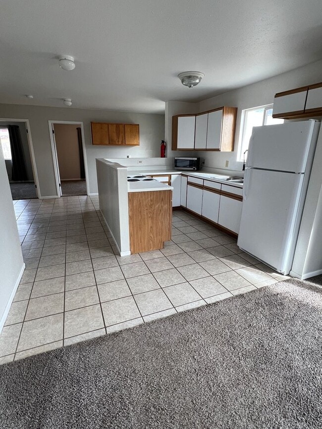 Building Photo - Centrally Located Three-Bedroom, One-Bathroom Home for Rent