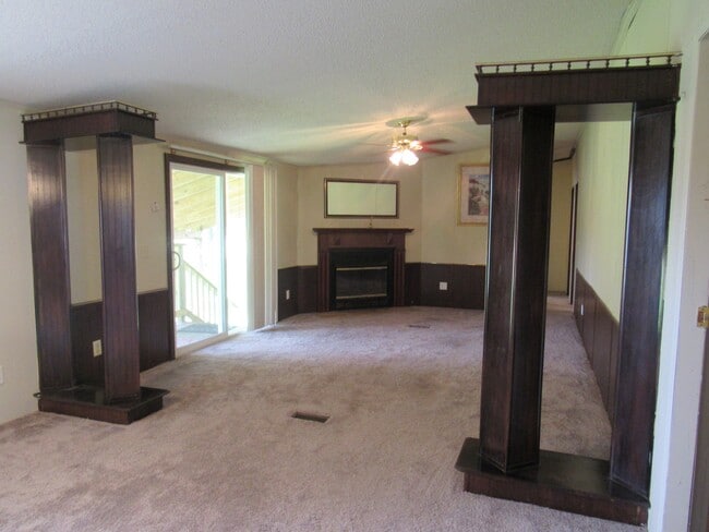 Building Photo - 7614 AR-38