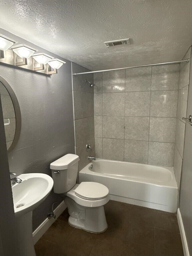 Building Photo - 22726 Melham Ln