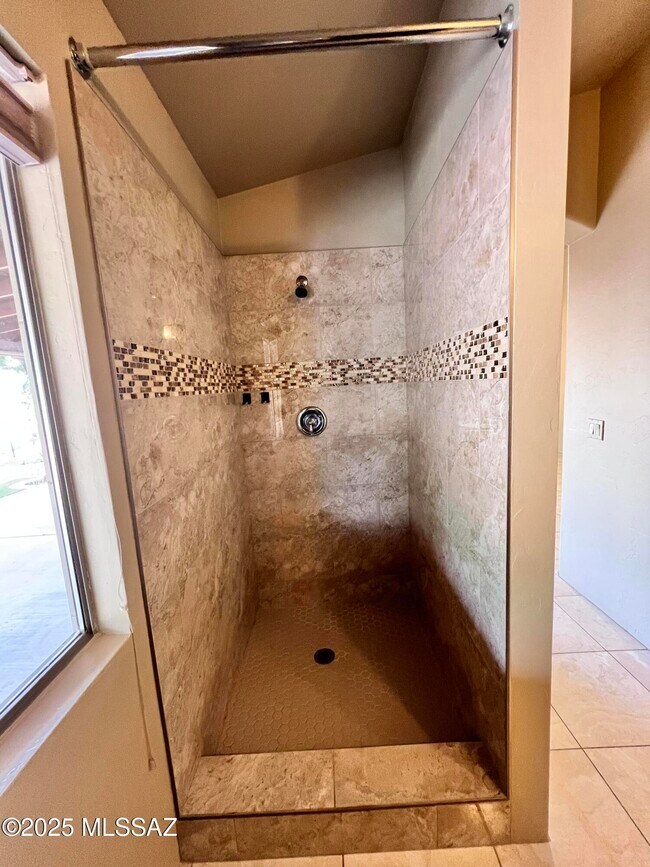 Building Photo - 8679 N Ahwatukee Way
