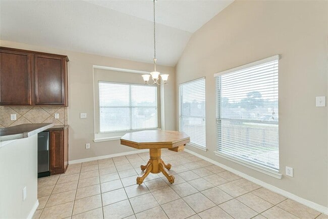 Building Photo - 2212 Highland Crossing Dr