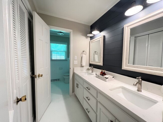 Building Photo - ~~ Spectacular Updated Ranch Home ~~