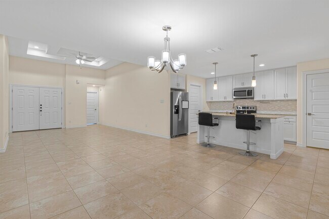 Building Photo - 902 La Rosita