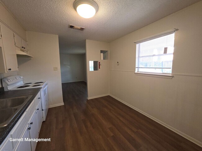 Building Photo - N Ridge 4-Plex