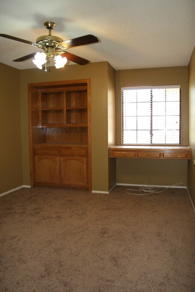 Building Photo - 13004 Hillary Way