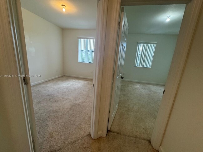 Building Photo - 25371 SW 115 Ct