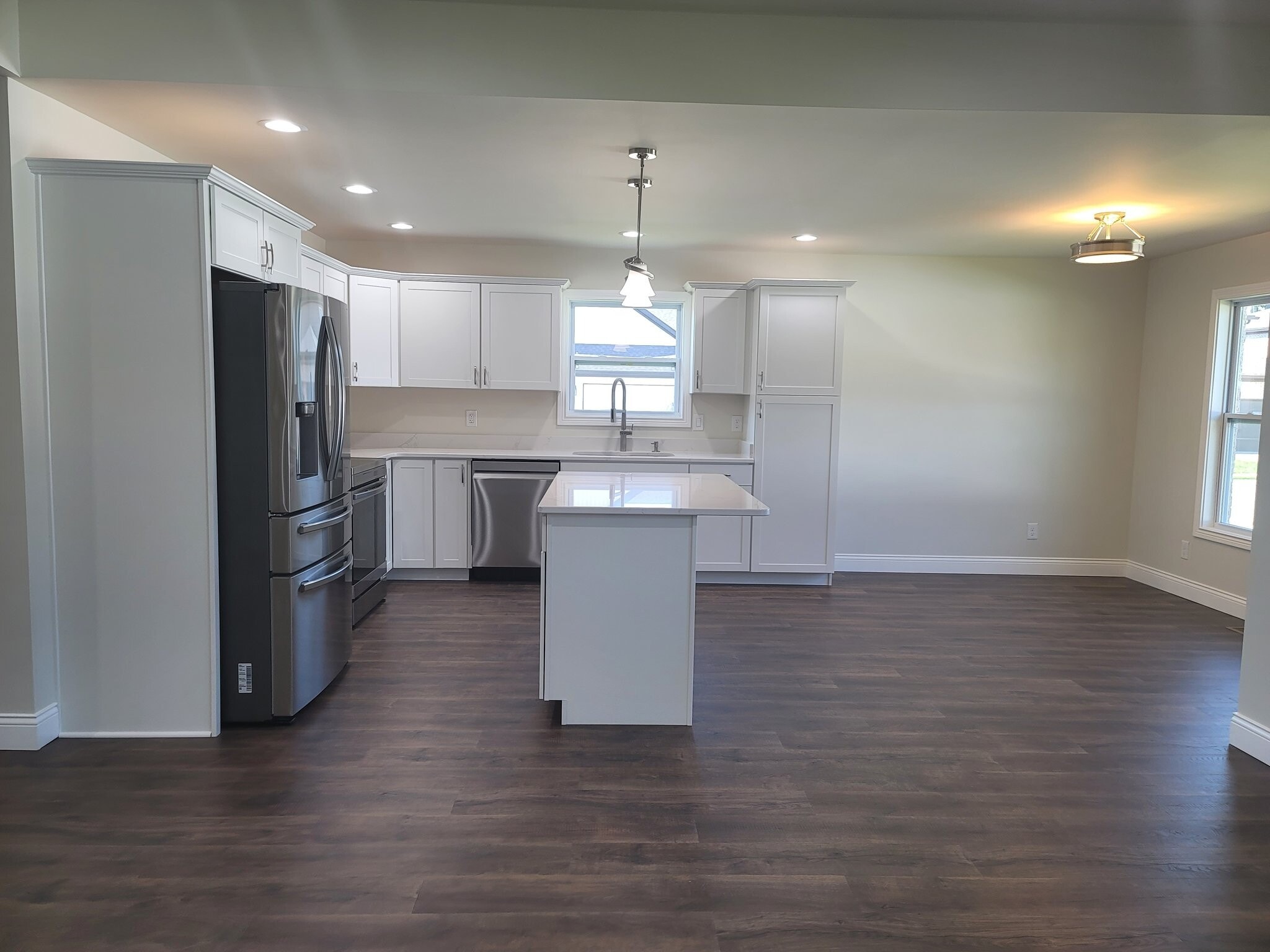 Building Photo - 3611 Sand Dr