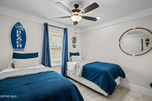 Building Photo - 854 Mallett St