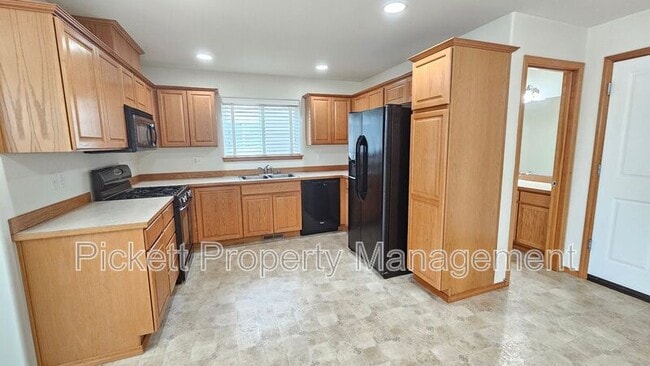 Building Photo - 7025 Stourbridge Pl NE