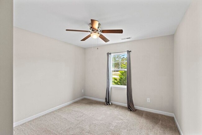 Building Photo - 211 Rowland Dr