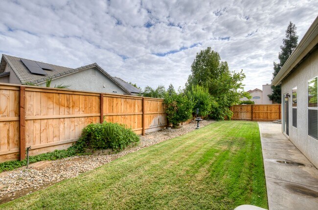 Building Photo - 2898 E Pryor Dr