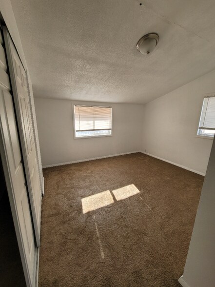 Building Photo - 595 Charles Ave