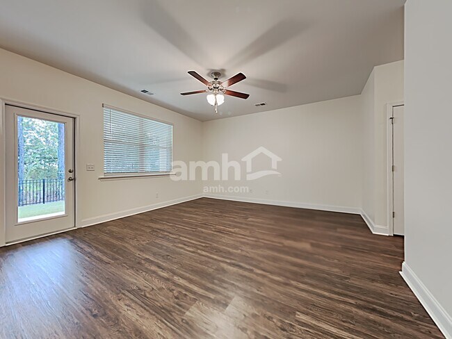 Building Photo - 605 W Lionel Rd