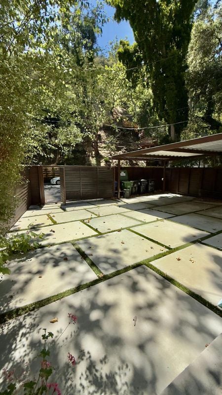 Building Photo - 1216 N Beverly Glen Blvd