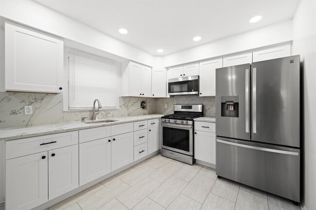 Building Photo - 64 Isabella Ave