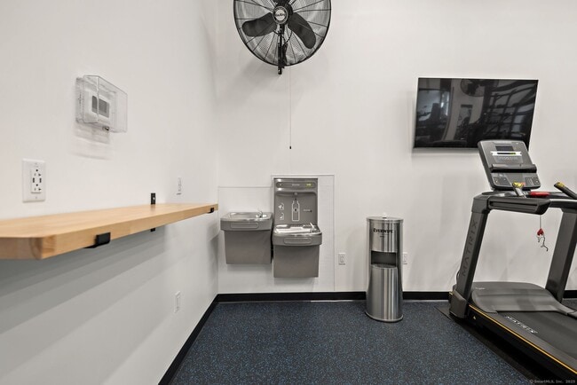 Building Photo - 15 Dinah Rd