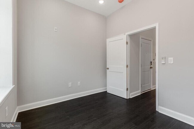 Building Photo - 624 N 35th St