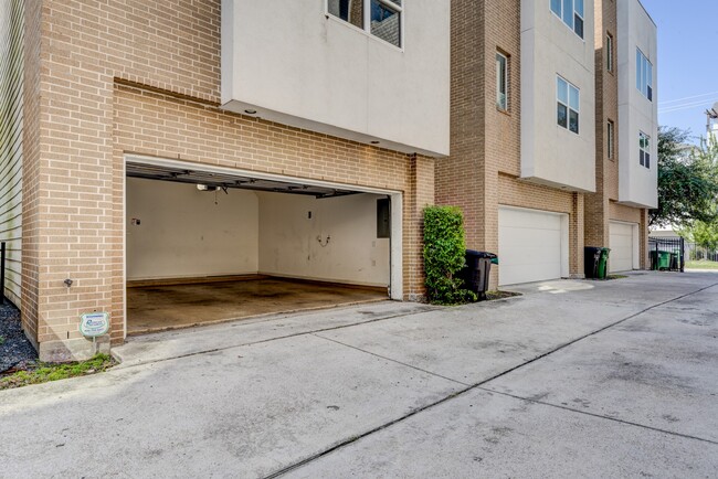 Building Photo - 1220 Summer St