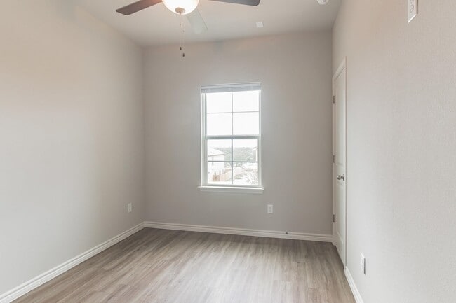 Building Photo - 206 Peruna Dr