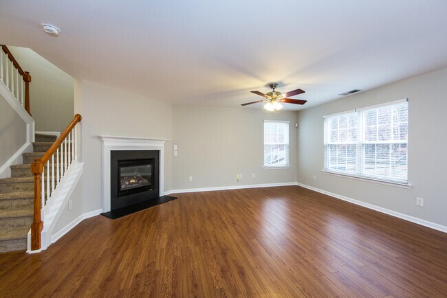Building Photo - Great 3BD/2.5BA Home in Desirable Highland Creek!