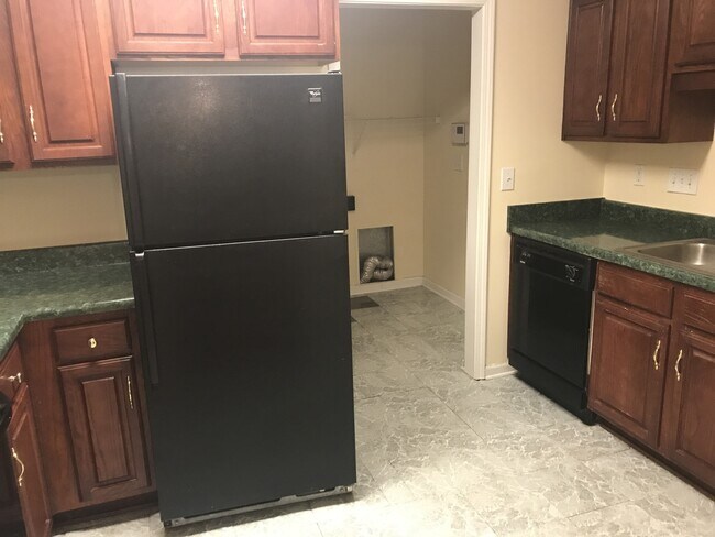 Building Photo - 3/2 in East Montgomery