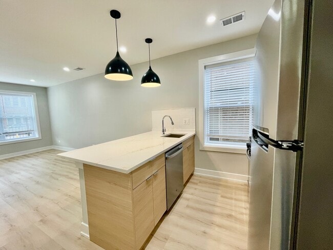 Building Photo - 2238 W 24th St