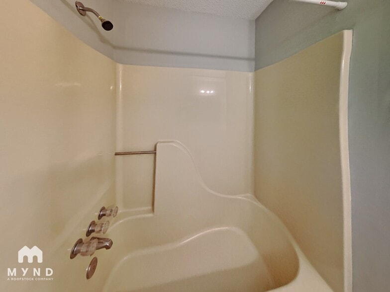 Building Photo - 2122 Yorkshire Ct